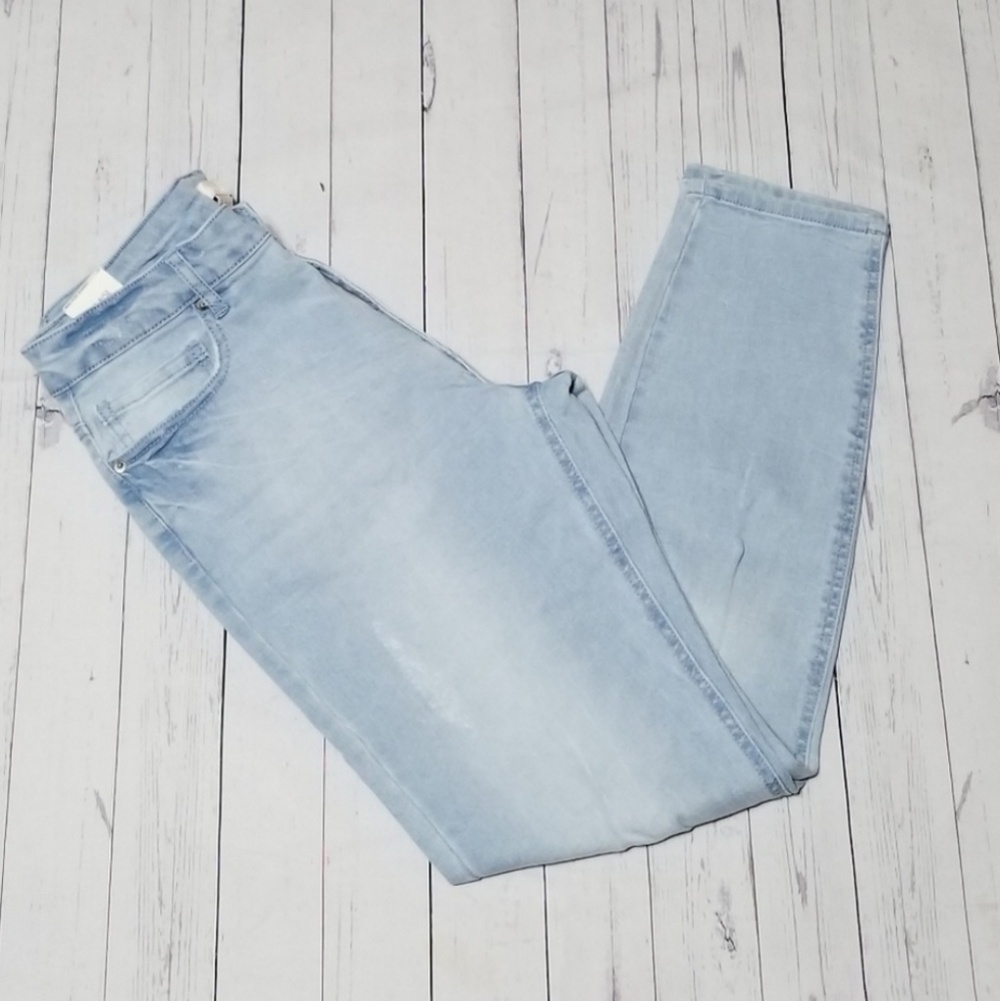 FOREVER 21 Mid Rise Light Denim Skinny Jeans - Picture 3 of 8